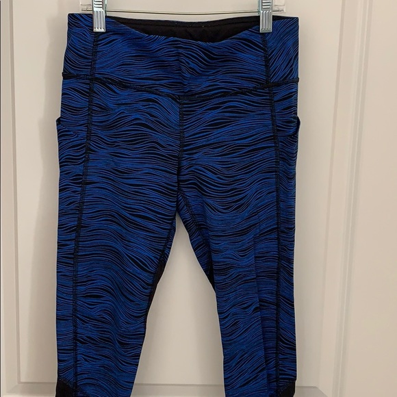 Lululemon crop athletic leggings - Picture 4 of 5